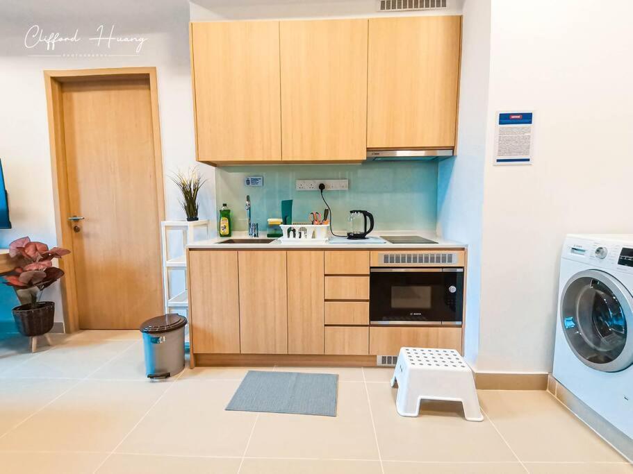 The Colony By Infinitum Pool View Klcc Trx Merdeka 118 Kl Tower Apartment